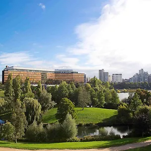 https://novotel-le-lac.fr-paris.fr